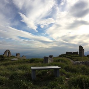 Sotto il cielo di nessuno: What Does It Mean and How to Use This Common Italian Expression